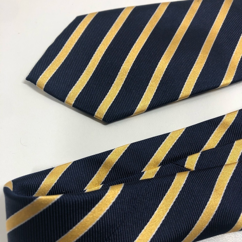 Class club gold label tie